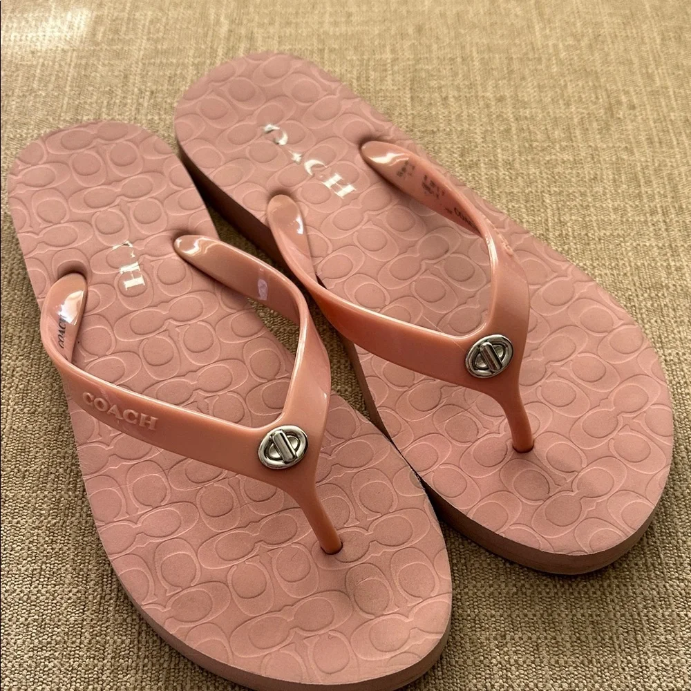 Coach Women's light pink flip flops - Picture 2 of 4
